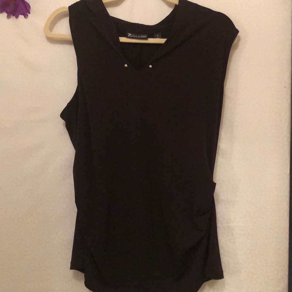 Cute black sleeveless top.